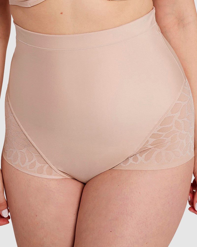 Perfect Curves Ultra High Waist Lace Shaping Brief Sans Complexe
